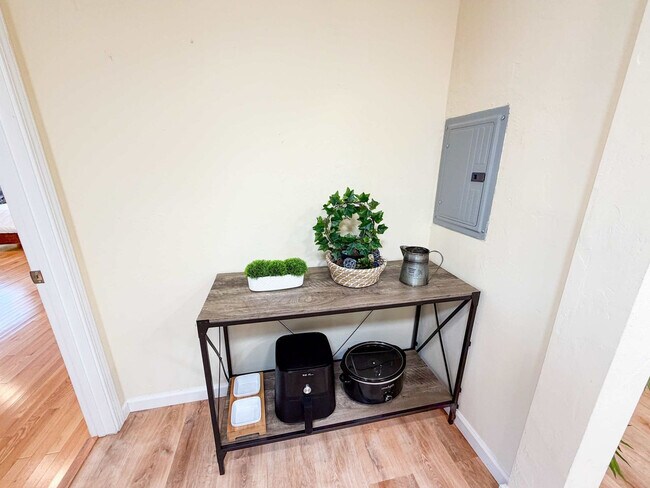 Building Photo - 16018 Windsor Dr