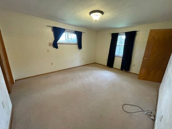 Building Photo - Beautiful 4 Bedroom, 2.5 Bathroom, 3000sq.ft Ranch! Pet Friendly!
