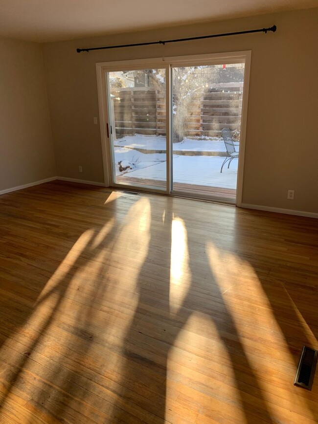 Building Photo - Sunny 3 bed/2 bath North Boulder Home - Av...