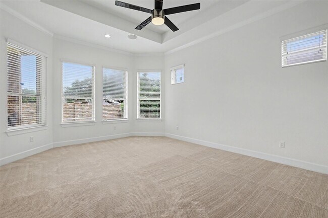 Building Photo - 213 Southern Cross Dr