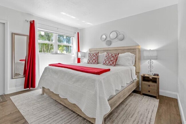 Building Photo - 101 NE 4th St