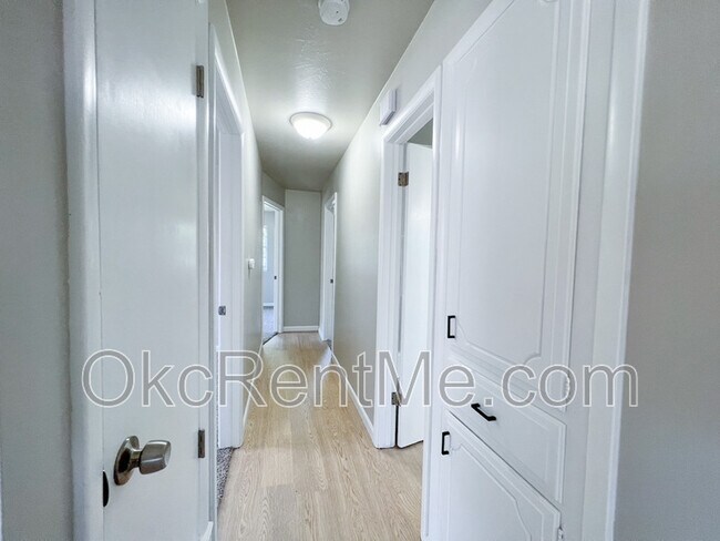 Building Photo - 1428 SW 62nd St