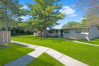 Building Photo - Apple Ridge