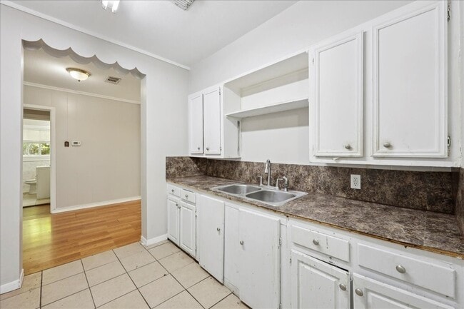 Building Photo - 4020 Ector Ave