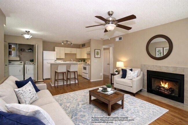 Building Photo - 355 Lakepointe Dr