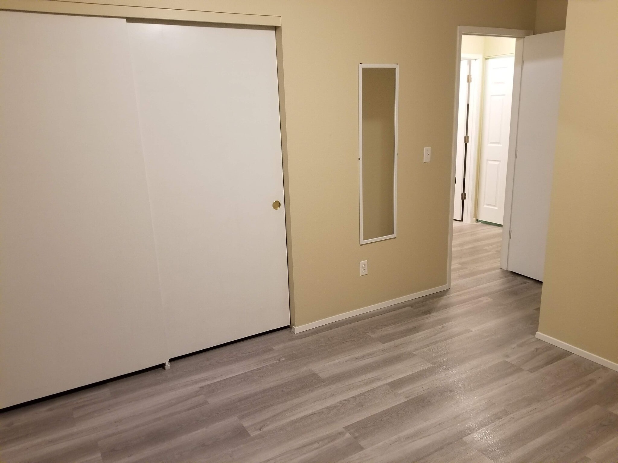 Building Photo - 1048 Ne Warner Pl