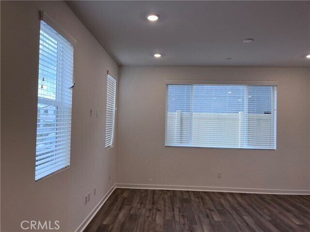 Building Photo - 4041 Pomelo Dr