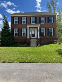 Building Photo - Beautiful 5 Bedroom 3.5 Bathroom Detached ...