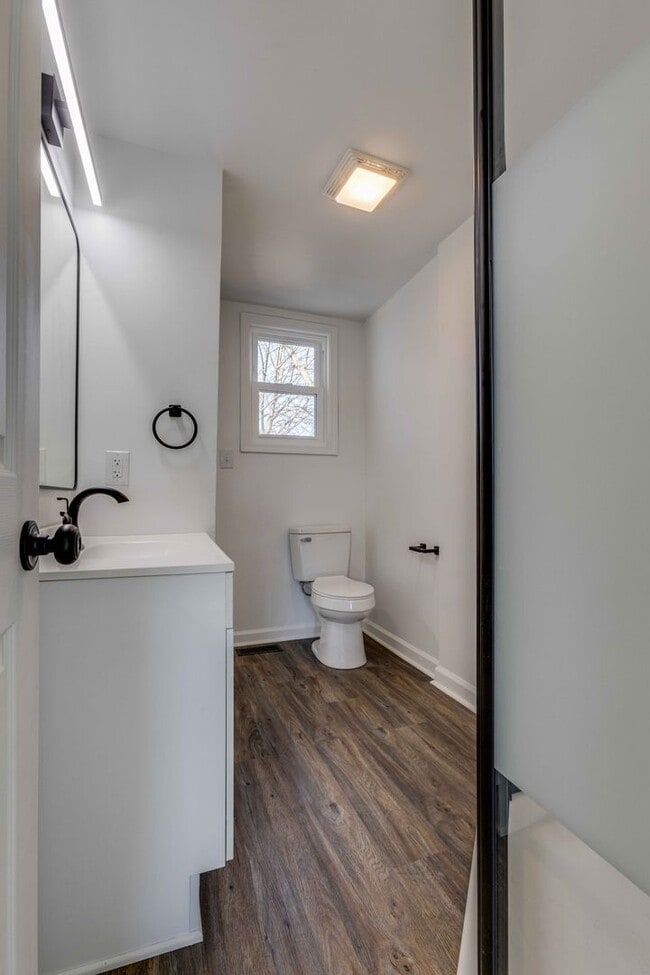 Building Photo - 328 Sweetbriar St