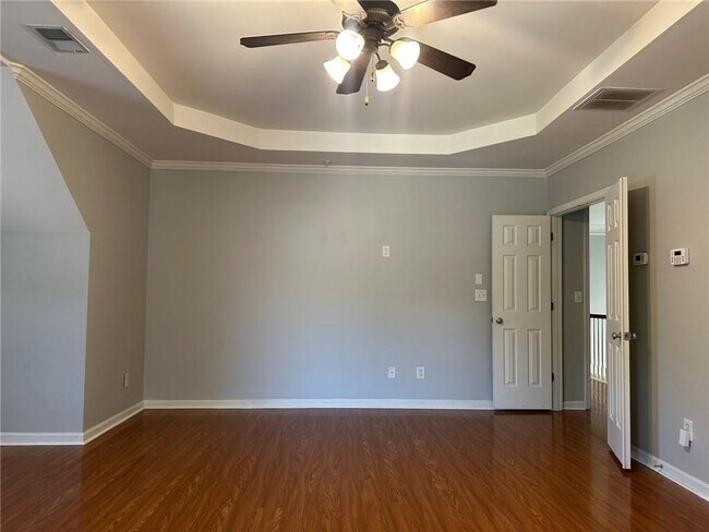 Building Photo - 669 Maple Grove Way