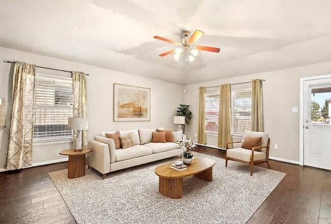 Building Photo - 237 Strawberry Blonde Dr