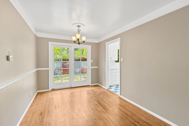 Building Photo - Charming Single-Level 3 Bedroom, 2 Bath Home