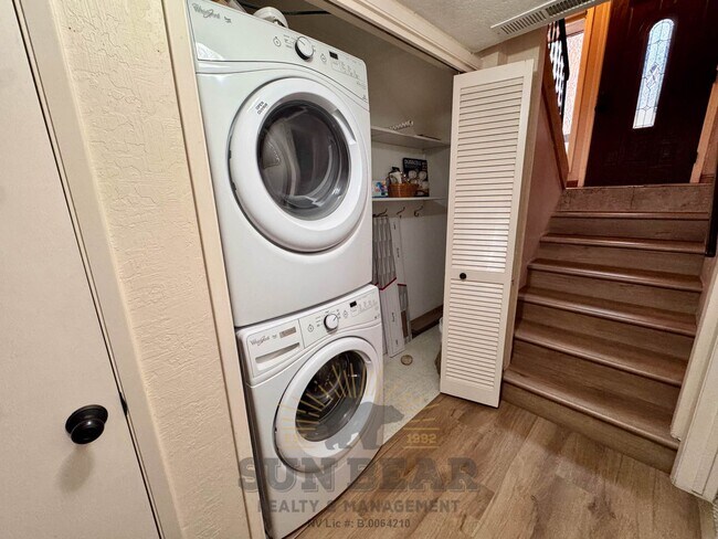 Building Photo - 3 Bedroom in Central Location in Incline!