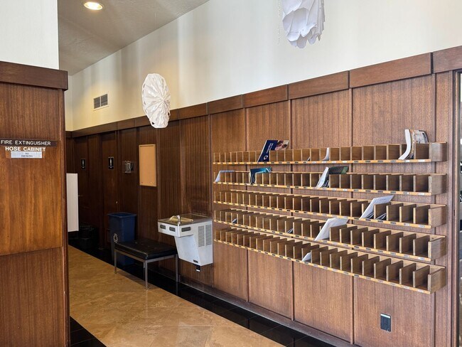 Building Photo - Luxury 2 Bedroom Condo Available at Regency House in Central Phoenix!