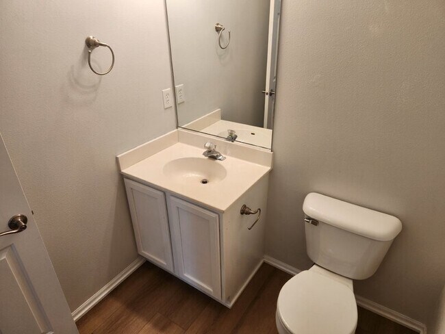Building Photo - 811 Burr Oaks Dr