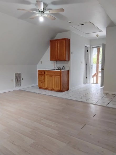 Building Photo - 35 Major Andre Dr