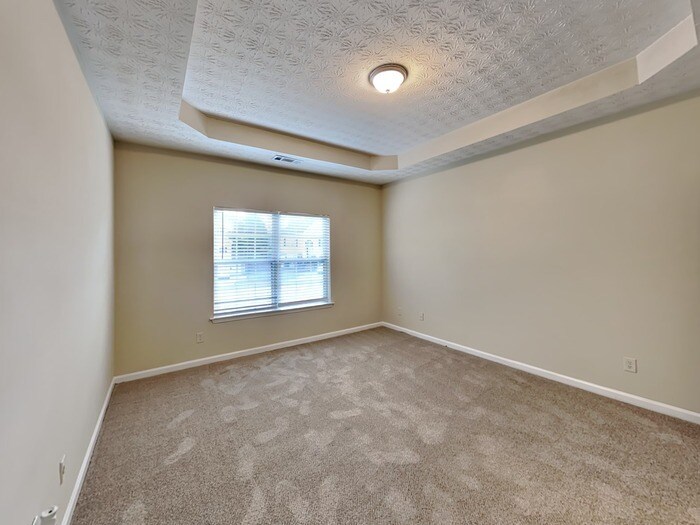 Building Photo - 320 Lake Royale Pl