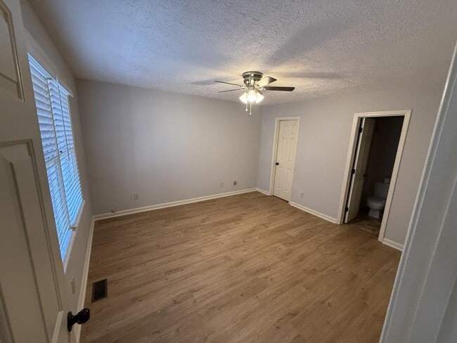 Building Photo - 34 Sassafras Grove