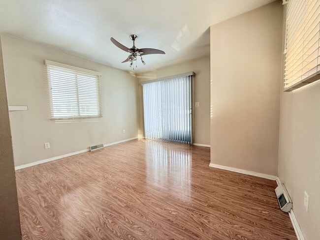 Building Photo - 3-Bed House in Waterloo