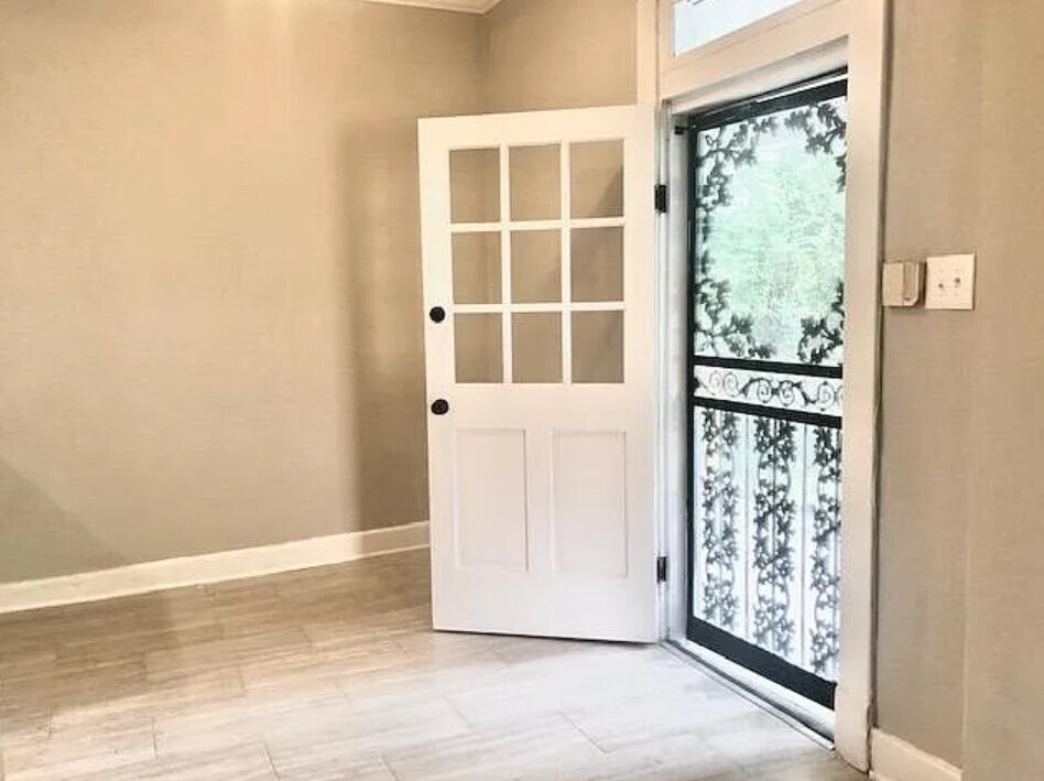 Entryway - 3394 Spottswood Ave