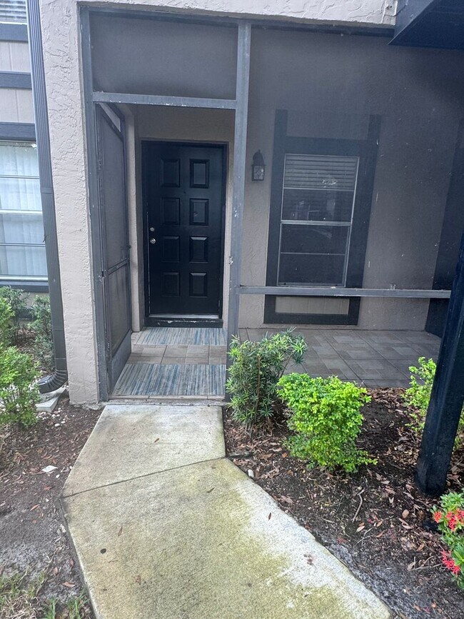 Building Photo - Modern One-Story Ground Floor Condo, Conve...