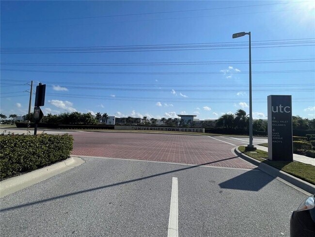 Building Photo - 828 S Tuttle Ave