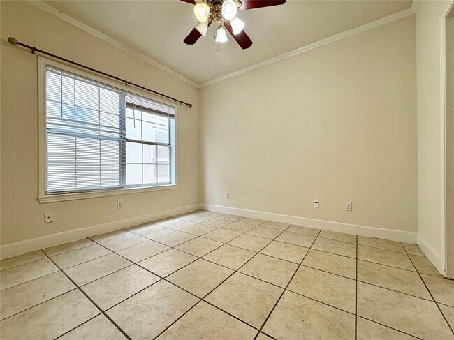 Building Photo - 2100 San Gabriel St