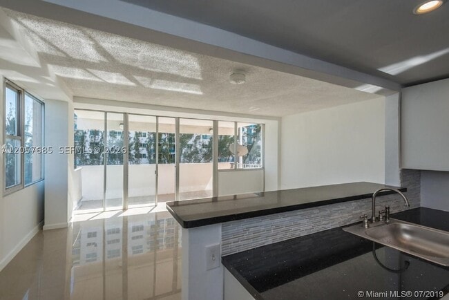 Building Photo - 7545 E Treasure Dr