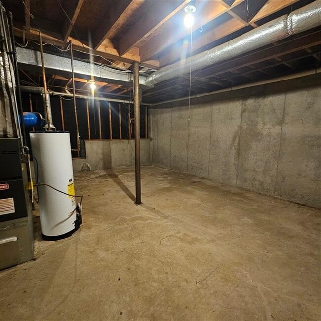 Building Photo - 20 Brooks Ln