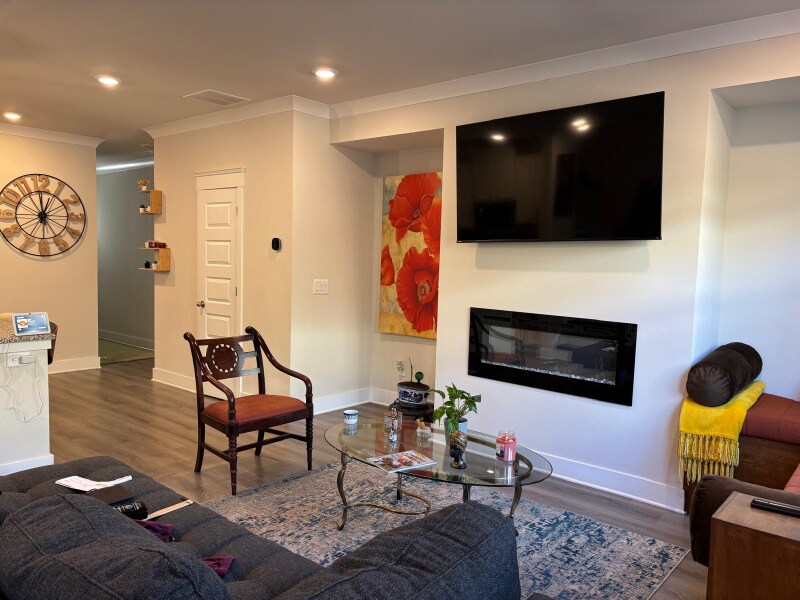 Building Photo - 123 Depot Lndg Rd