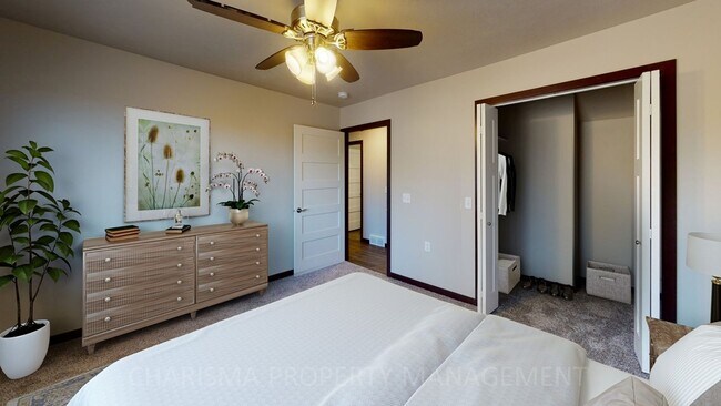 Building Photo - TOWN HOME WITH INDIVIDUAL ENTRANCE, WALK O...