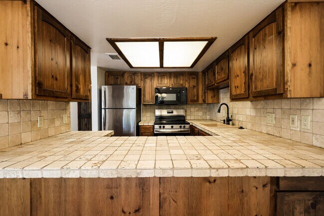 Building Photo - Great Downtown Scottsdale Location!