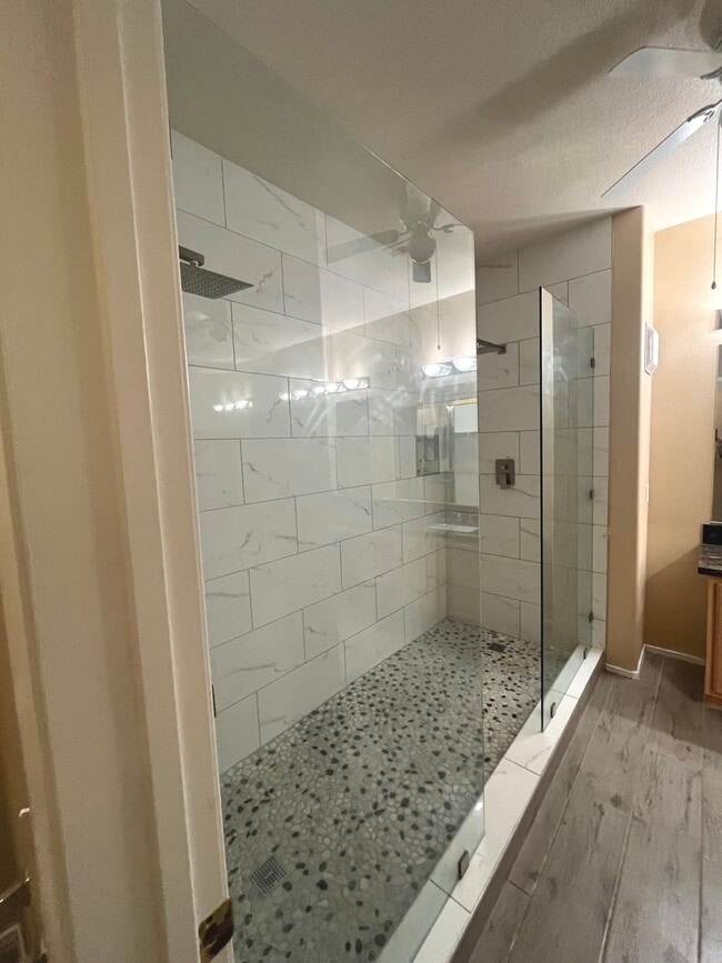 Building Photo - Beautiful Summerlin townhome, 3 bed, 2.5 bath, on 1st floor.