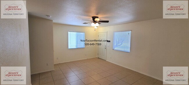 Building Photo - Valencia Rd & Headley Rd 3/2 - July move in special! - All tile floors and updated kitchen