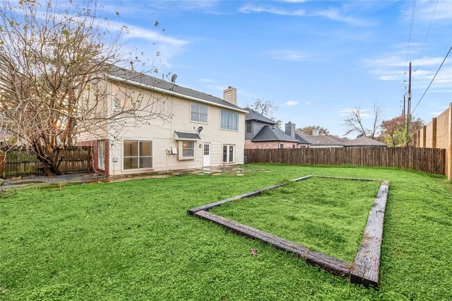 Building Photo - 15614 Hatfield Hollow Dr