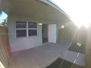 Building Photo - 1204 NE 5th Terrace