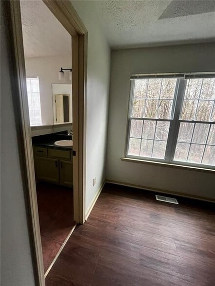 Building Photo - 11 Harvest Way