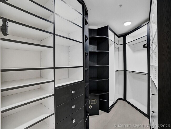 Building Photo - 17301 Biscayne Blvd