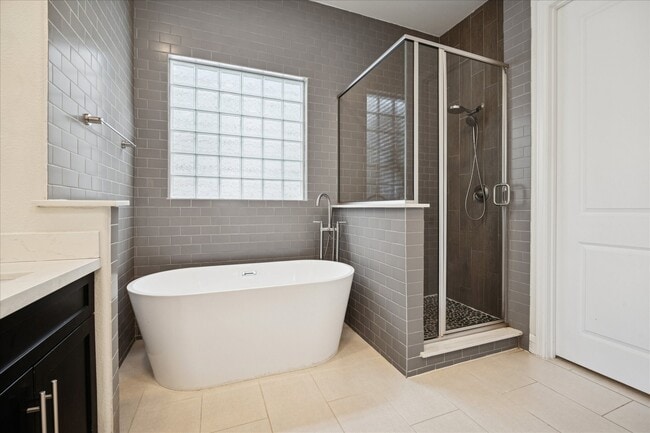 Building Photo - 405 N Nagle St