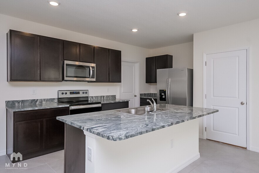 Building Photo - 7560 Cypress Walk Dr