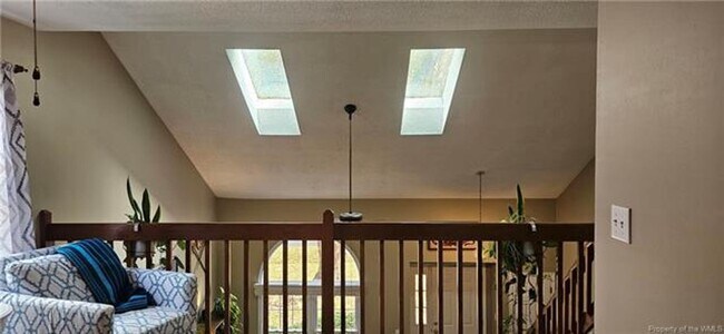 Building Photo - 305 Peachtree Ln