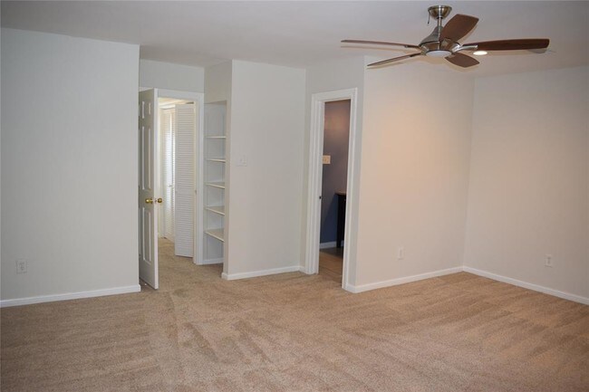 Building Photo - 600 Wilcrest Dr