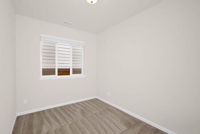 Building Photo - Gorgeous 4 Bedroom Lynnwood Home ready for December move-in!