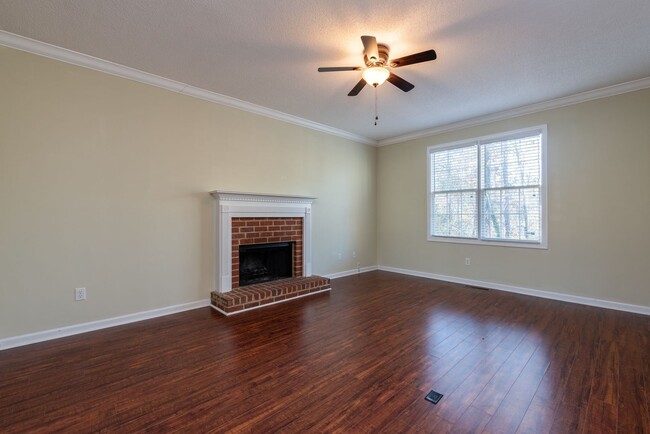 Building Photo - Spacious 4-Bedroom Home in Westside Athens...