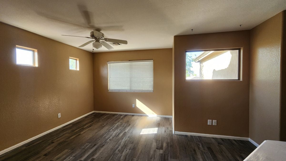 Building Photo - 42553 W Michaels Dr