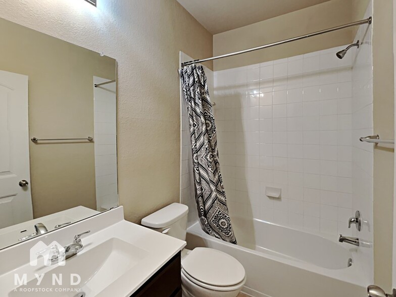 Building Photo - 2880 Donnell Dr