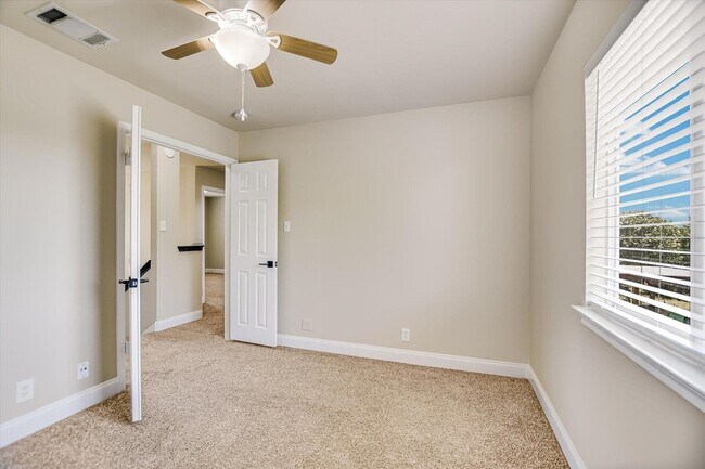 Building Photo - 8111 Hawick Dr