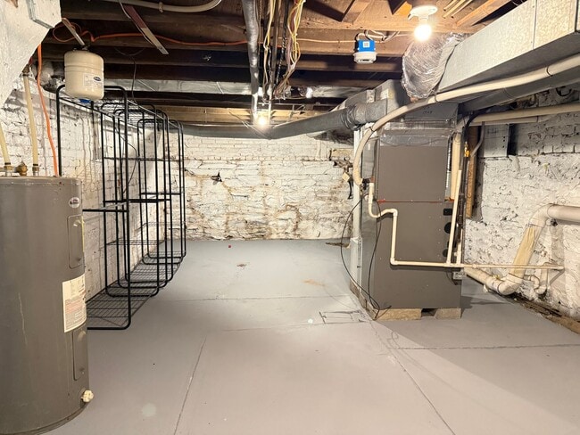 Building Photo - ACCEPTING SECTION 8 - Spacious 3 Bedroom 2 Bathroom Home in Columbia!