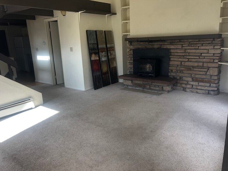 Living Room - 554 Cartier Ct