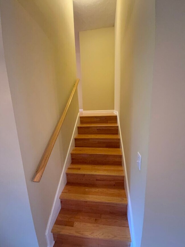 Building Photo - Lovely, well maintained Smyrna home with private wooded backyard!